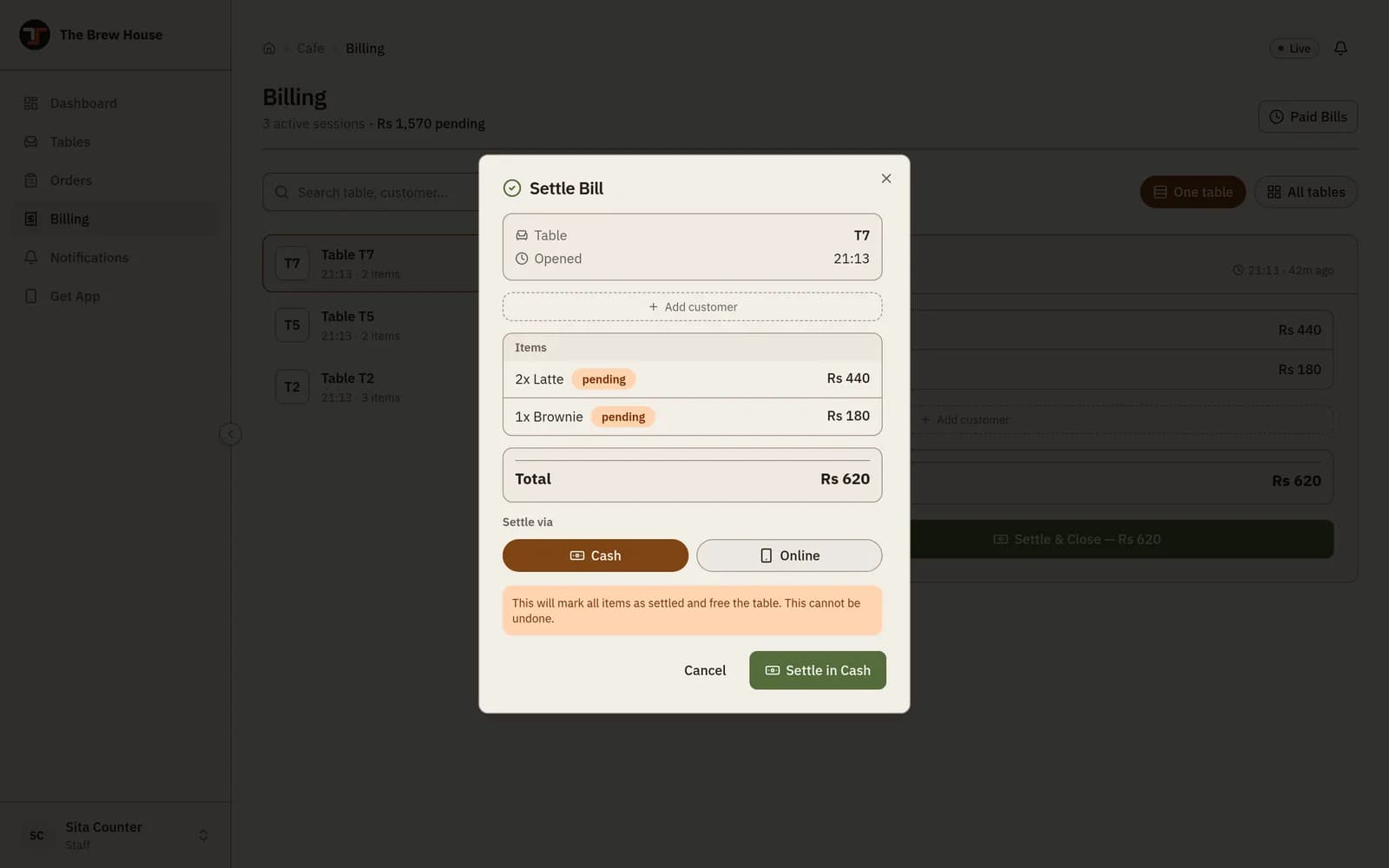 Settle Bill संवाद — परिकार, जम्मा रकम, Cash र Online विकल्प तथा Settle in Cash बटन।